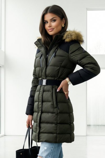 Kurtka zimowa długa z paskiem i kapturem - ciemna zieleń