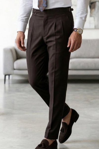 Spodnie męskie materiałowe z regulatorami w kant- czekoladowe